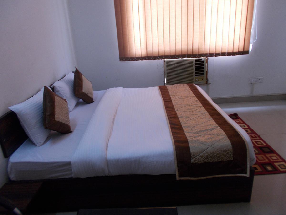 The Radiance Suites And Apartment New Delhi Exteriör bild