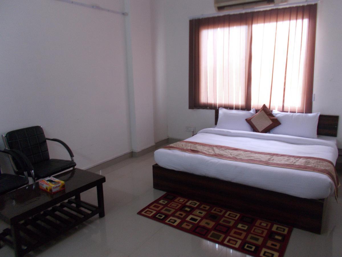 The Radiance Suites And Apartment New Delhi Exteriör bild