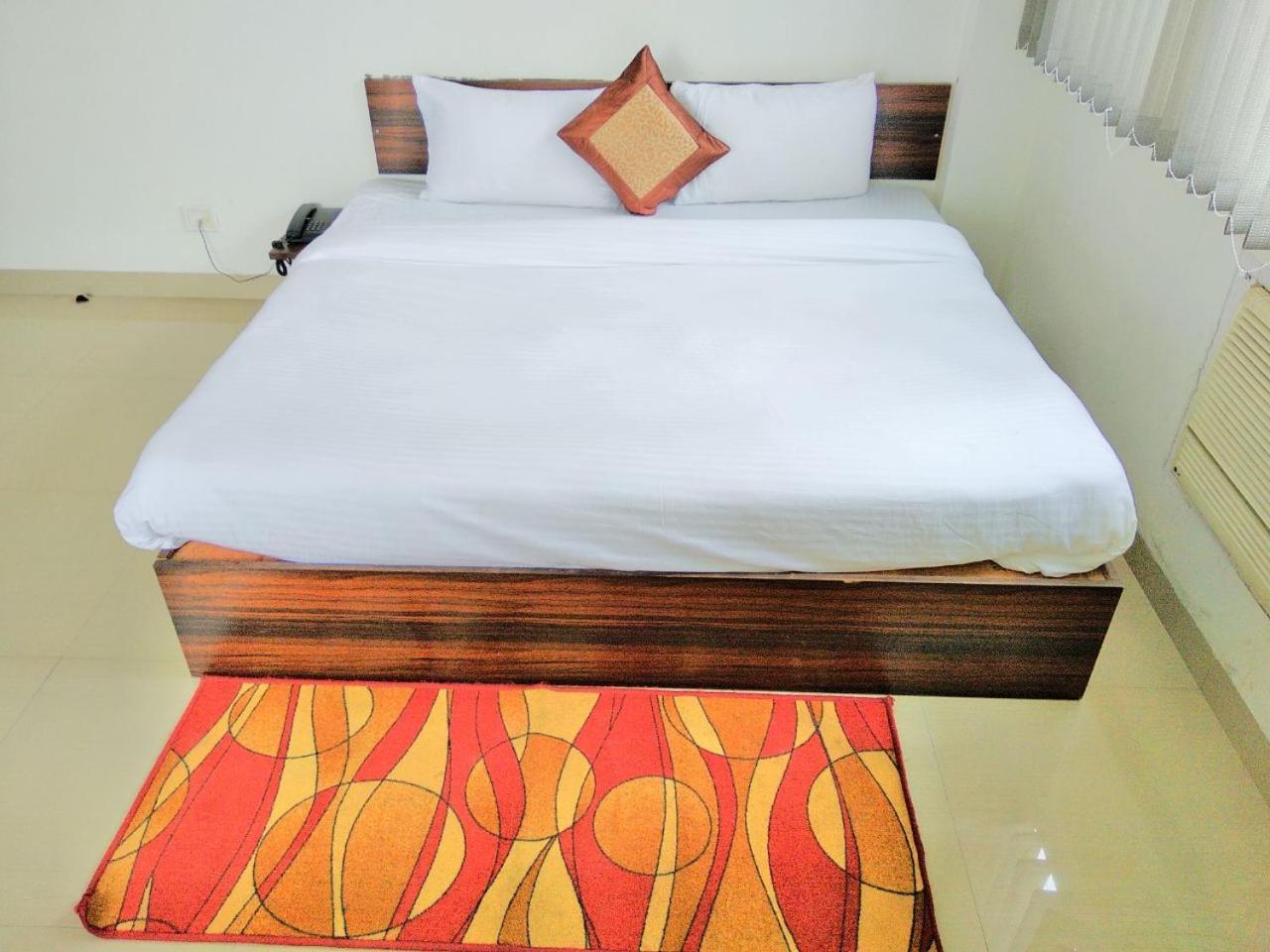 The Radiance Suites And Apartment New Delhi Exteriör bild