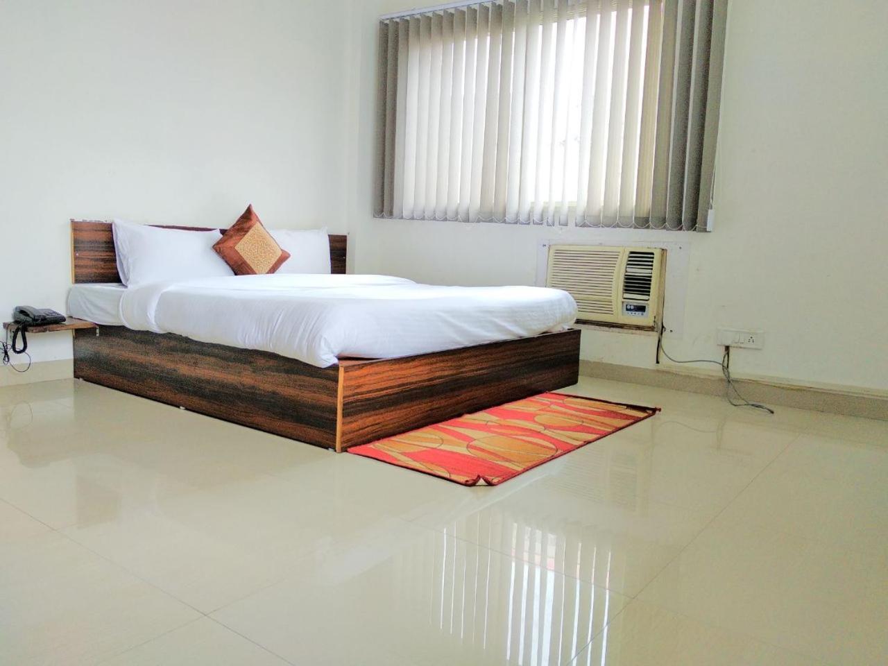 The Radiance Suites And Apartment New Delhi Exteriör bild