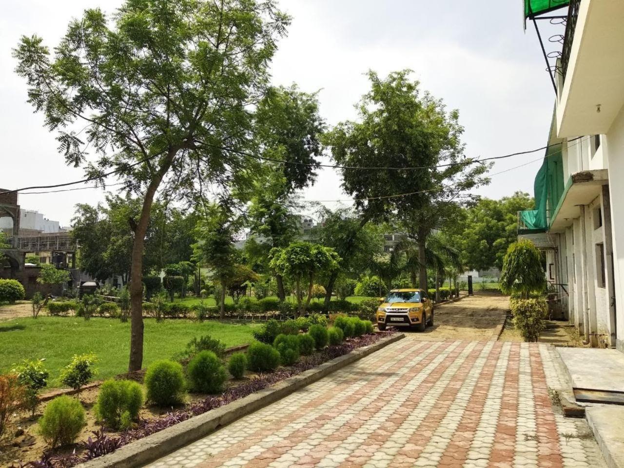 The Radiance Suites And Apartment New Delhi Exteriör bild